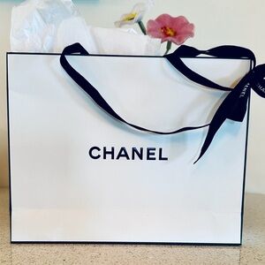 Chanel Classic White Shopper Bag with the Iconic Black Logo Unisex